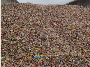 长期出售瓶盖胶盖，铝盖，铁盖等，混和在一起，月供100多吨