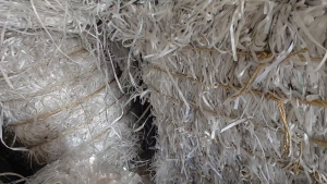 长期出售透明pp打包带毛料，月供70-80吨左右