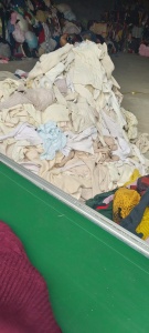 长期出售白色的毛衣分拣货，颜色料，毛衣，没压包好的够9.6米一车