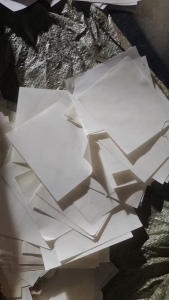 长期出售白色硅油纸，有小卷和散货