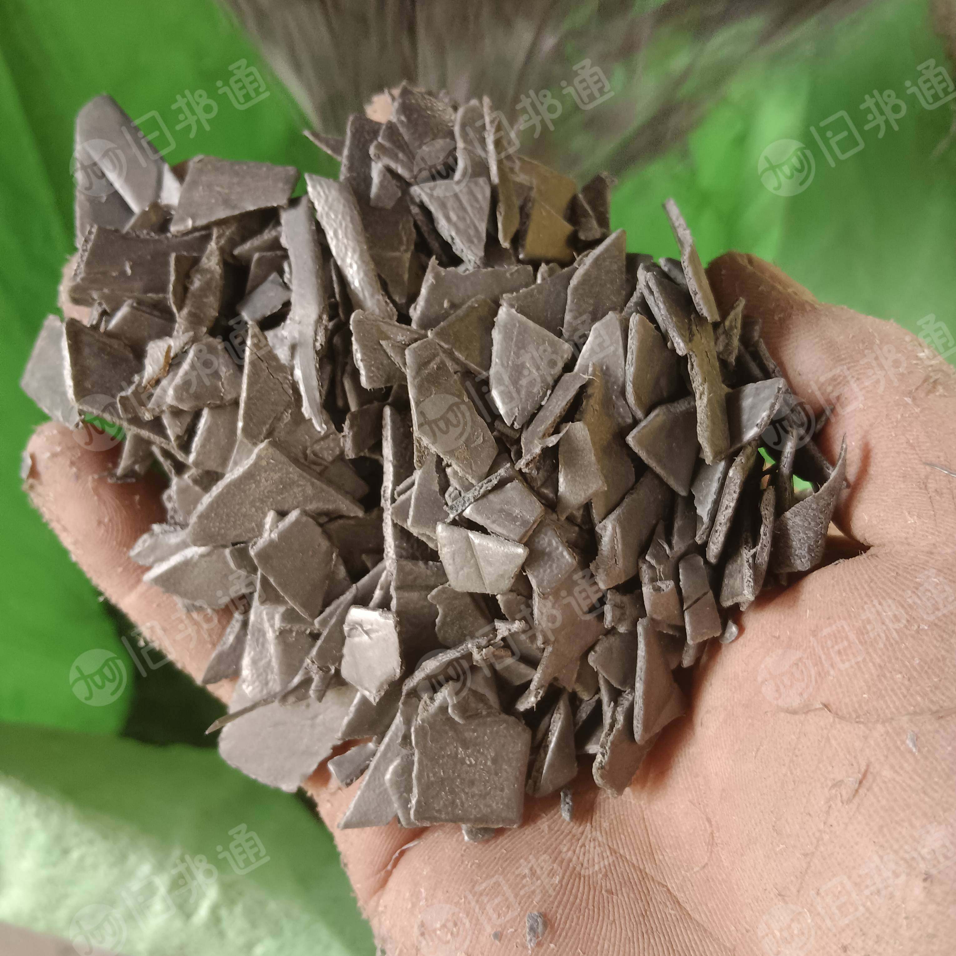 出售pe钢卷包装皮粉碎料