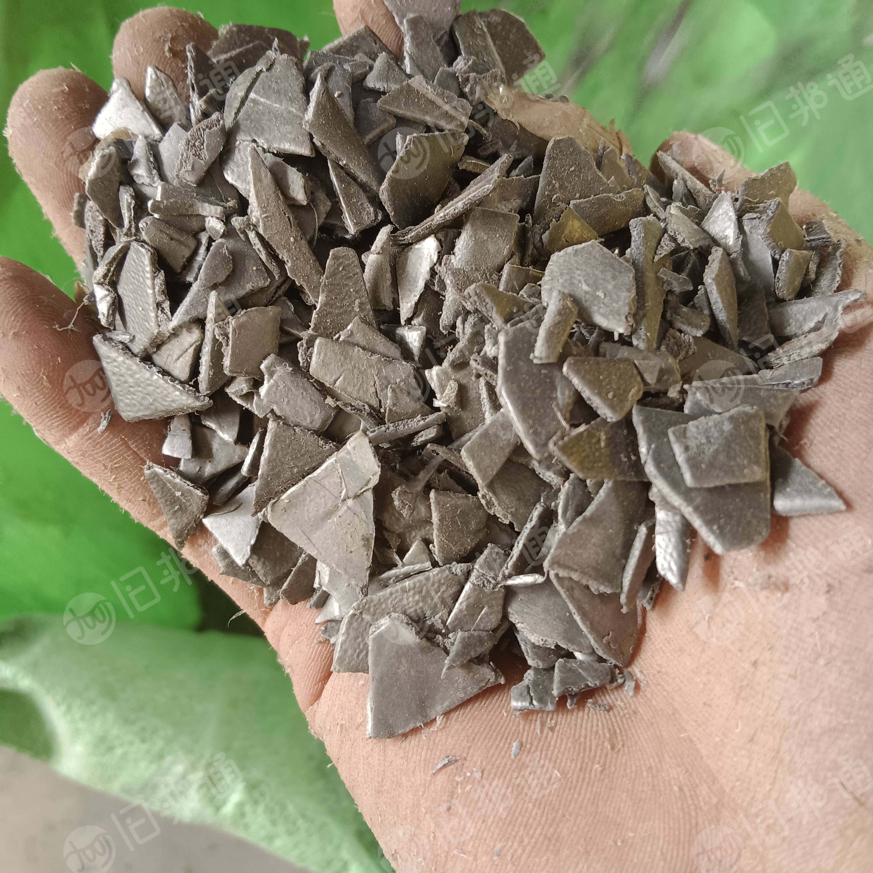 出售pe钢卷包装皮粉碎料