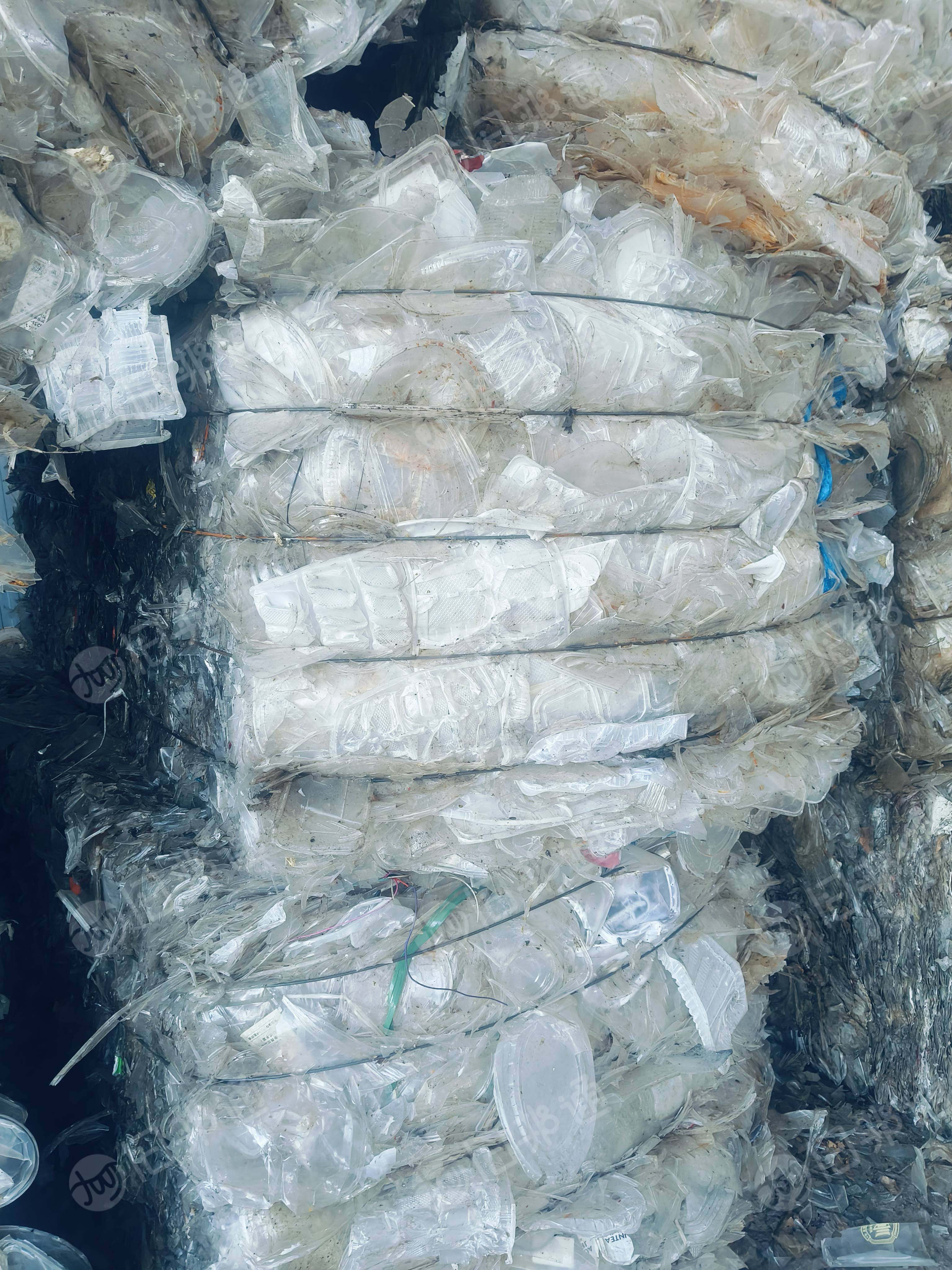 大量高价回收餐盒压块