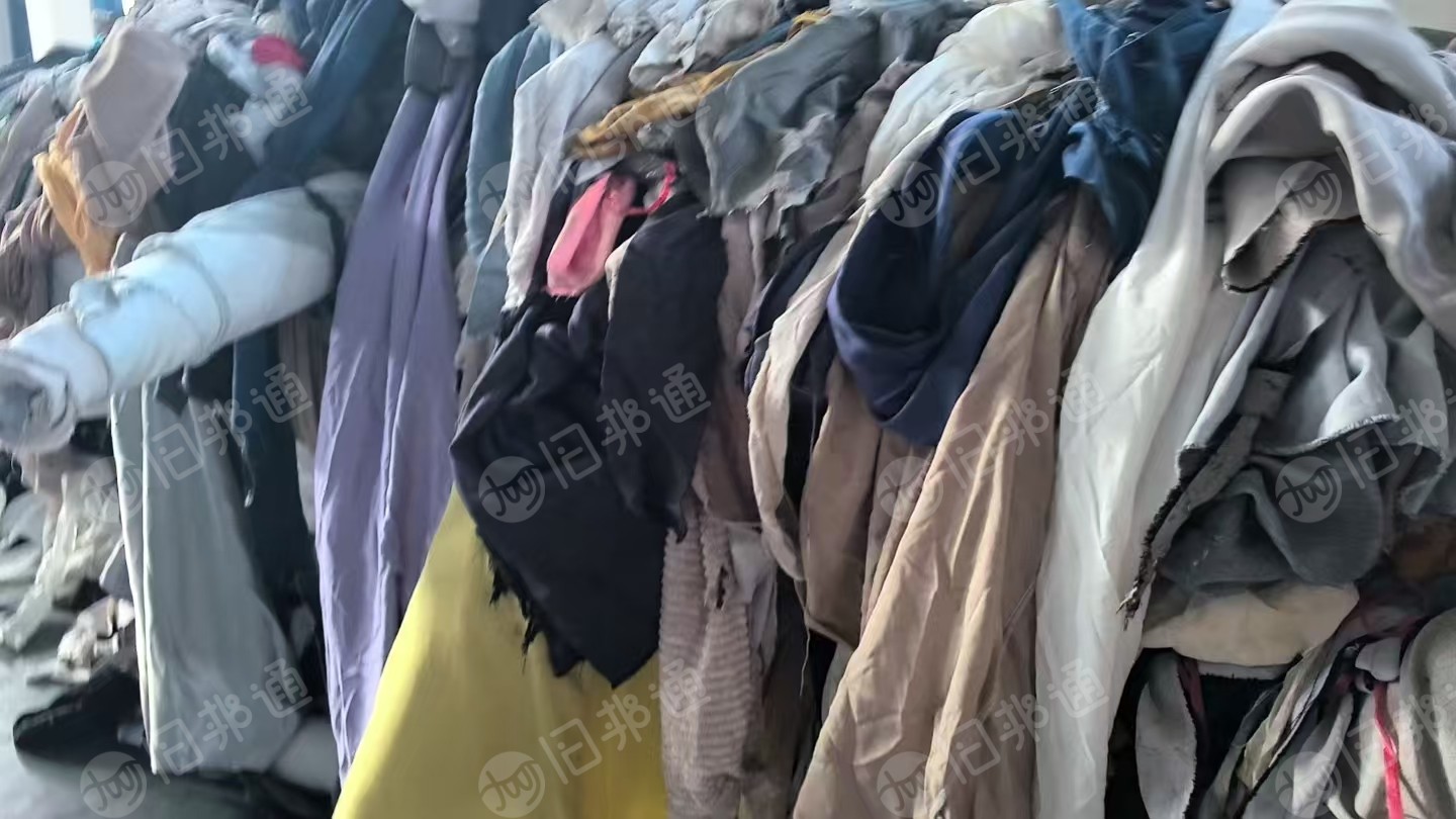 江苏无锡长期出售涤纶废布,氨纶废布,染厂下来的大块料,造粒布。