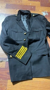 出售库存工作服，1600多件（包括上衣+裤子啥的），浙江绍兴柯桥