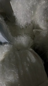 出售涂布过后下来的边角料,PET复合PE膜,半透明带胶,月供10吨
