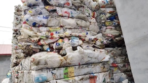 出售大小白乙压块，分开压的，现货十吨左右，长期有货