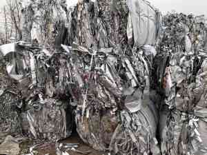 出售铝塑膜压包料，含铝20-35左右，炼油用