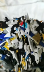 长期出售涂料桶破碎料，白色无字涂料桶，白色带字涂料桶，PP花桶破碎料