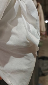 长期出售服装厂下来的牛仔丝废布，弹力针织的，有白色也有其他颜色，每月十几吨，货在广东揭阳