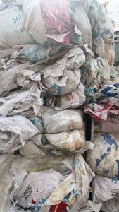 长期出售塑料复合袋，塑料袋，废料，黑料，燃烧料，月供十几吨，货在江苏泰州