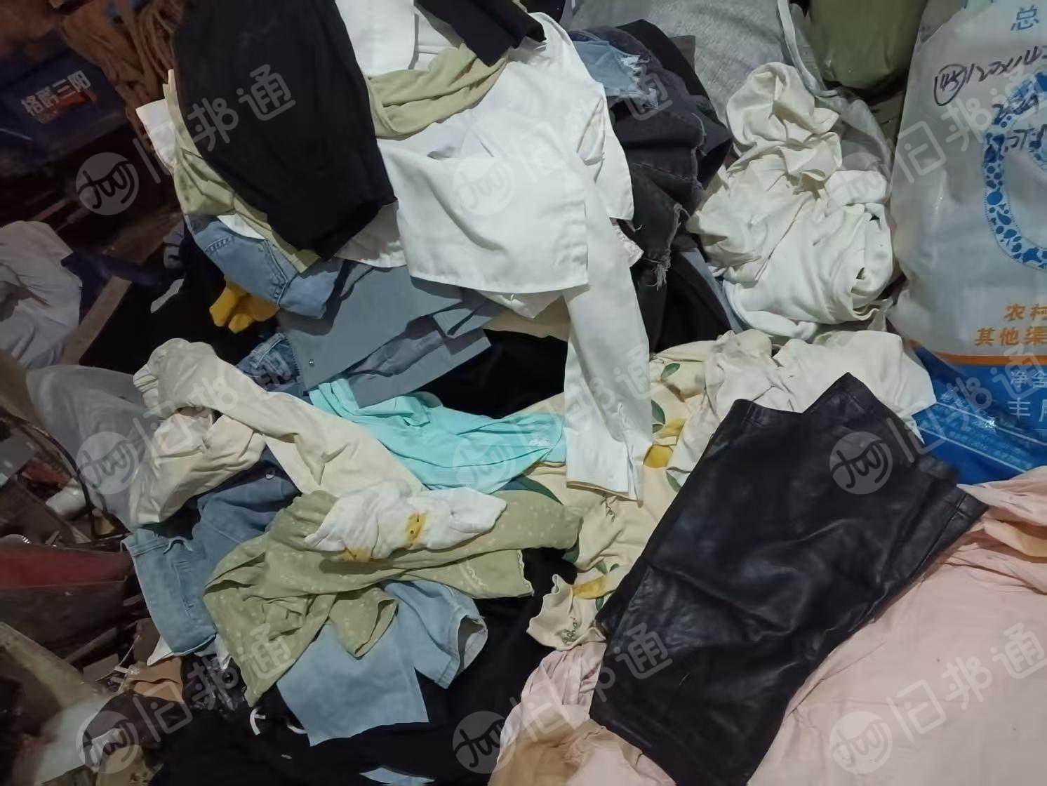 长期大量出旧衣服统货,一个月有10多吨,小区货,厂在江西上饶