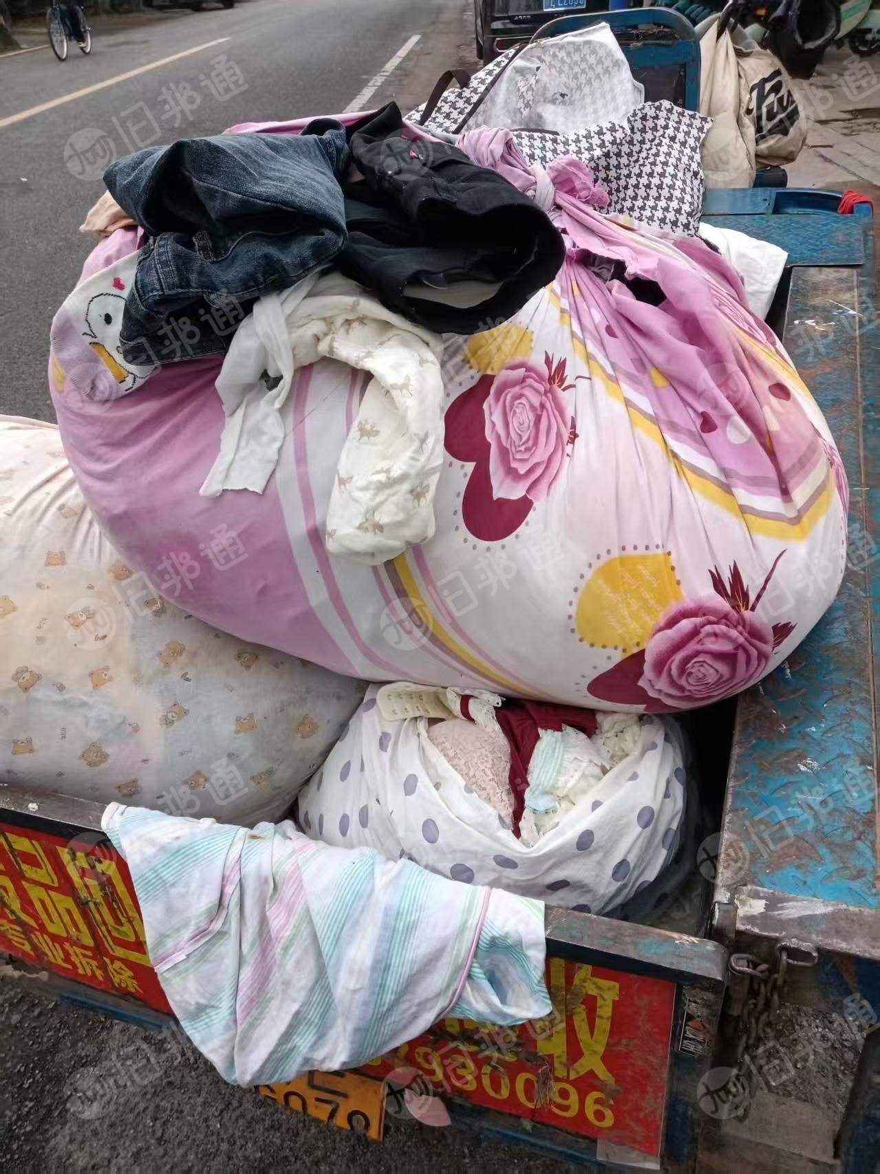 长期大量出旧衣服统货,一个月有10多吨,小区货,厂在江西上饶