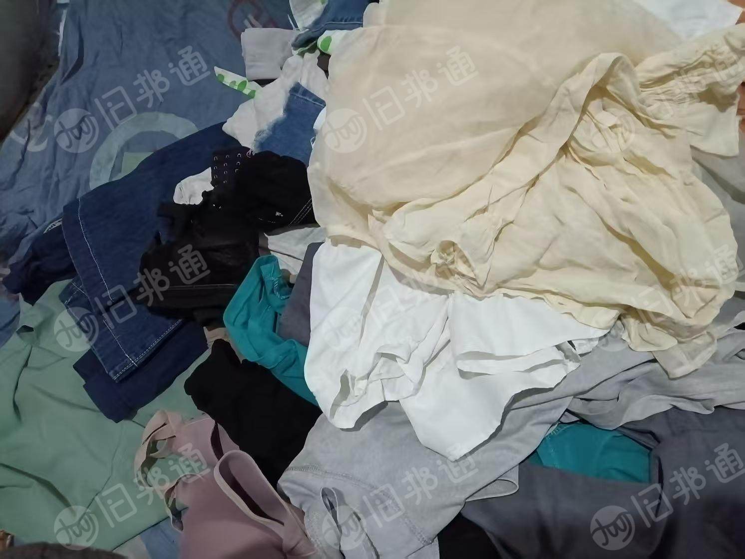 长期大量出旧衣服统货，一个月有10多吨，小区货，厂在江西上饶