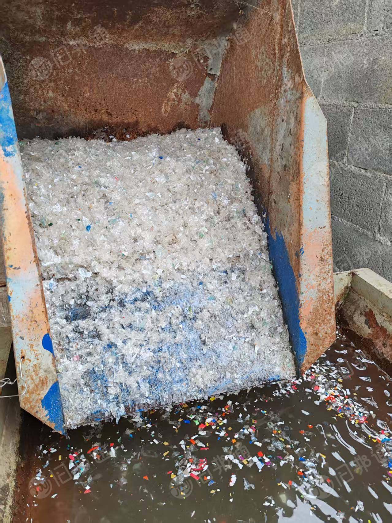 出售pet矿泉水瓶破碎料,冷洗过两道水洗,现货12吨