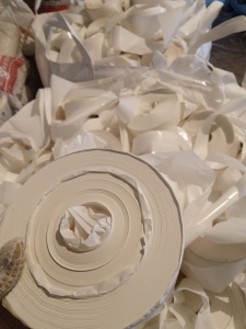 出售白色硅油纸，有卷筒和散货