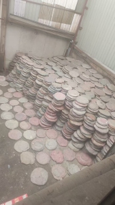 出售杂色KT板热熔块废料，现货40吨左右