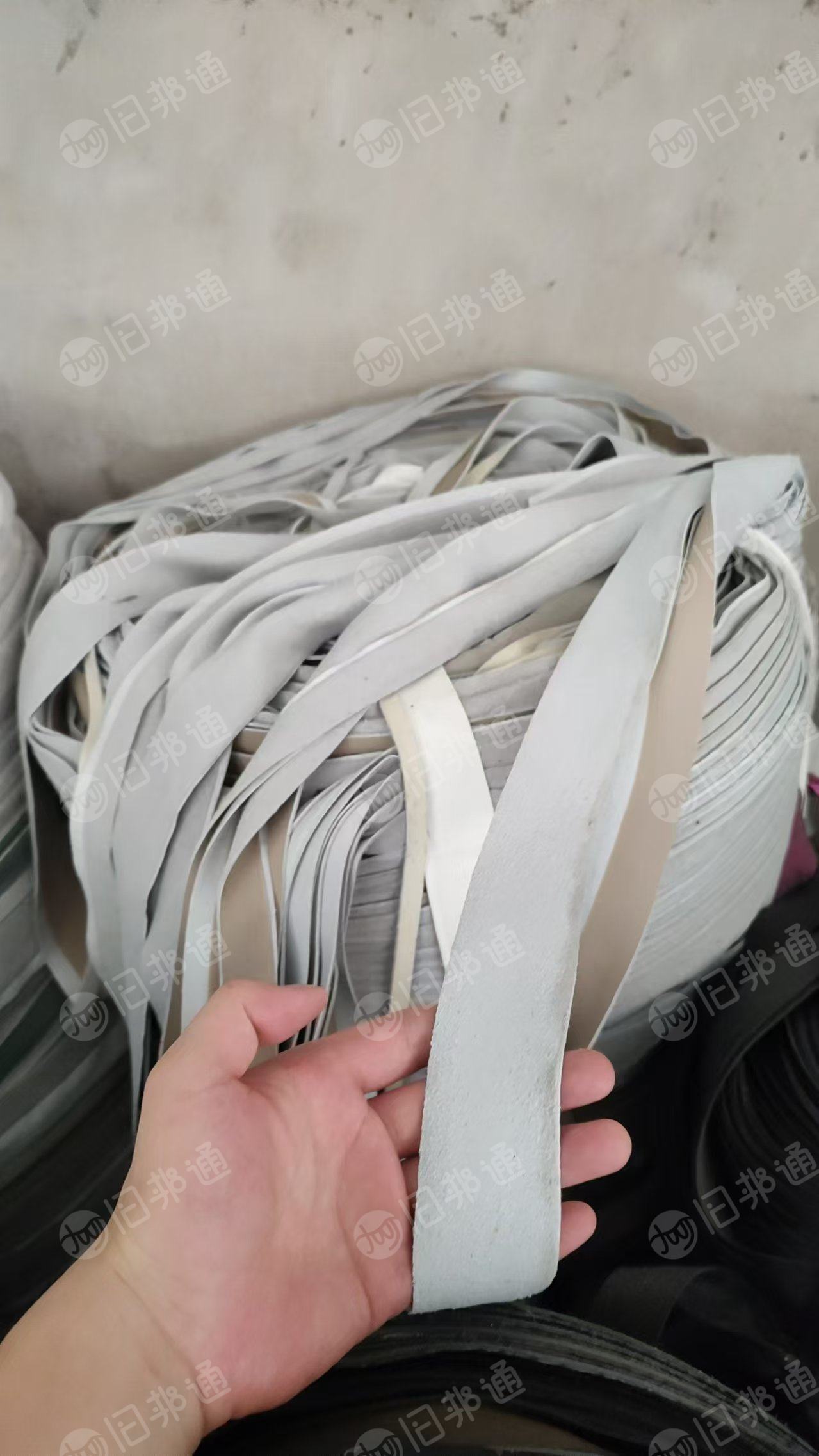 长期出售皮革边条，有超迁，有Pvc，什么颜色都有。厂在浙江湖州