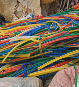 求购软质PVC电线皮、电缆皮毛料，破碎用