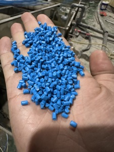 PE高压颗粒纯色