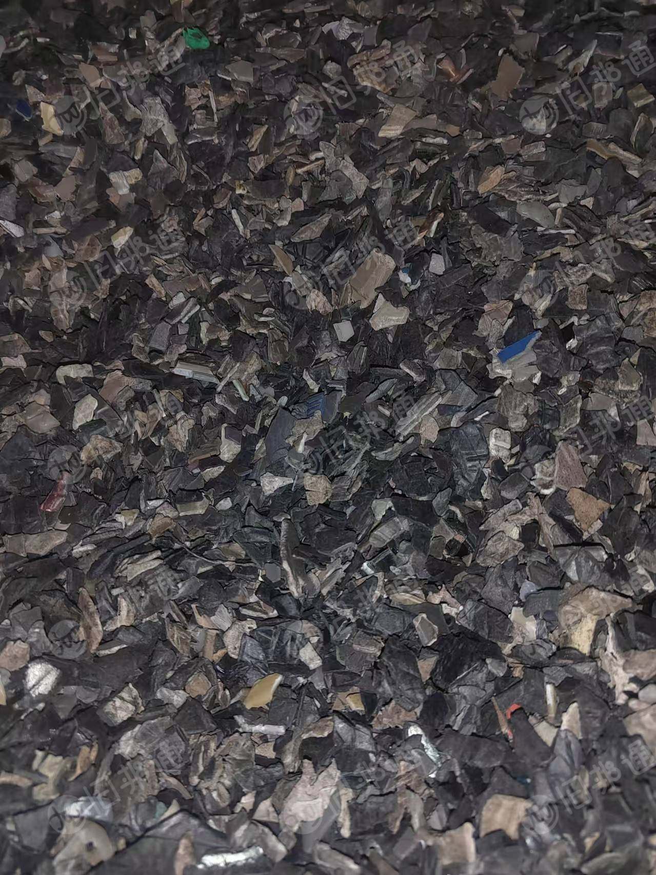 出售pp汽车内饰破碎料，汽车保险杠破碎料，月供400吨