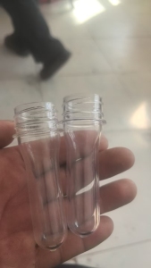 长期出售矿泉水瓶厂下来的透明瓶胚，现货8吨左右