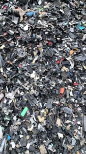 长期出售杂橡胶废料，月供量大