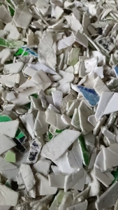 出售带字涂料桶破碎料，现货4.2一车