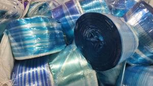 长期出售pet复合pe膜，一层聚酯，一层高压，中间一层油漆，无胶可分离，可打绳子用，现货17-18吨