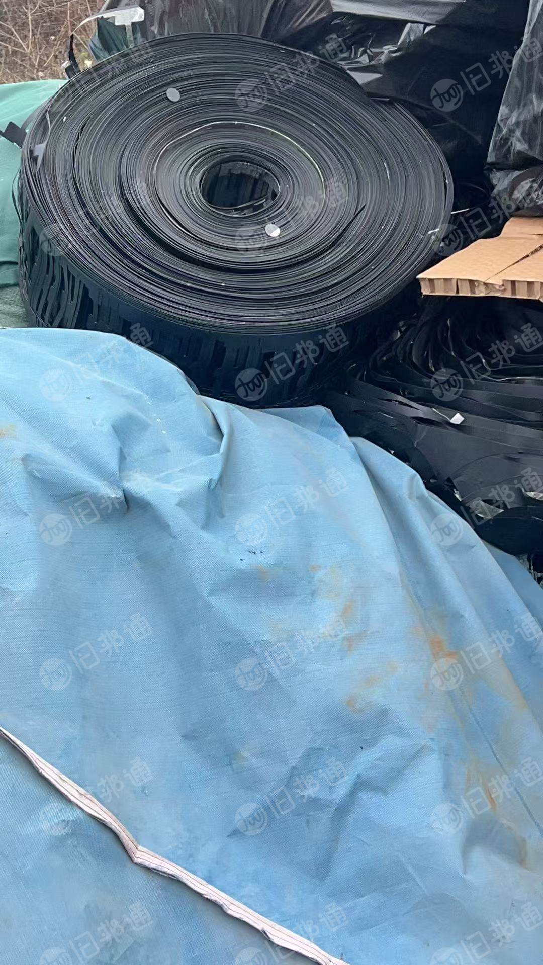 出售黑色PC片材，带胶PC废料，现货9米6一车