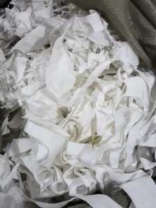 长期出售手套厂边角料。涤氨，涤棉，氨棉，都有，一个月十多吨，厂家货，厂在江西宜春