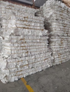 出售白色PP空心板毛料，半透明，现货21吨