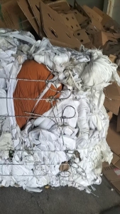 长期出售水刺无纺布边角料，无纺布边料，不含桨不覆膜，货在江苏苏州