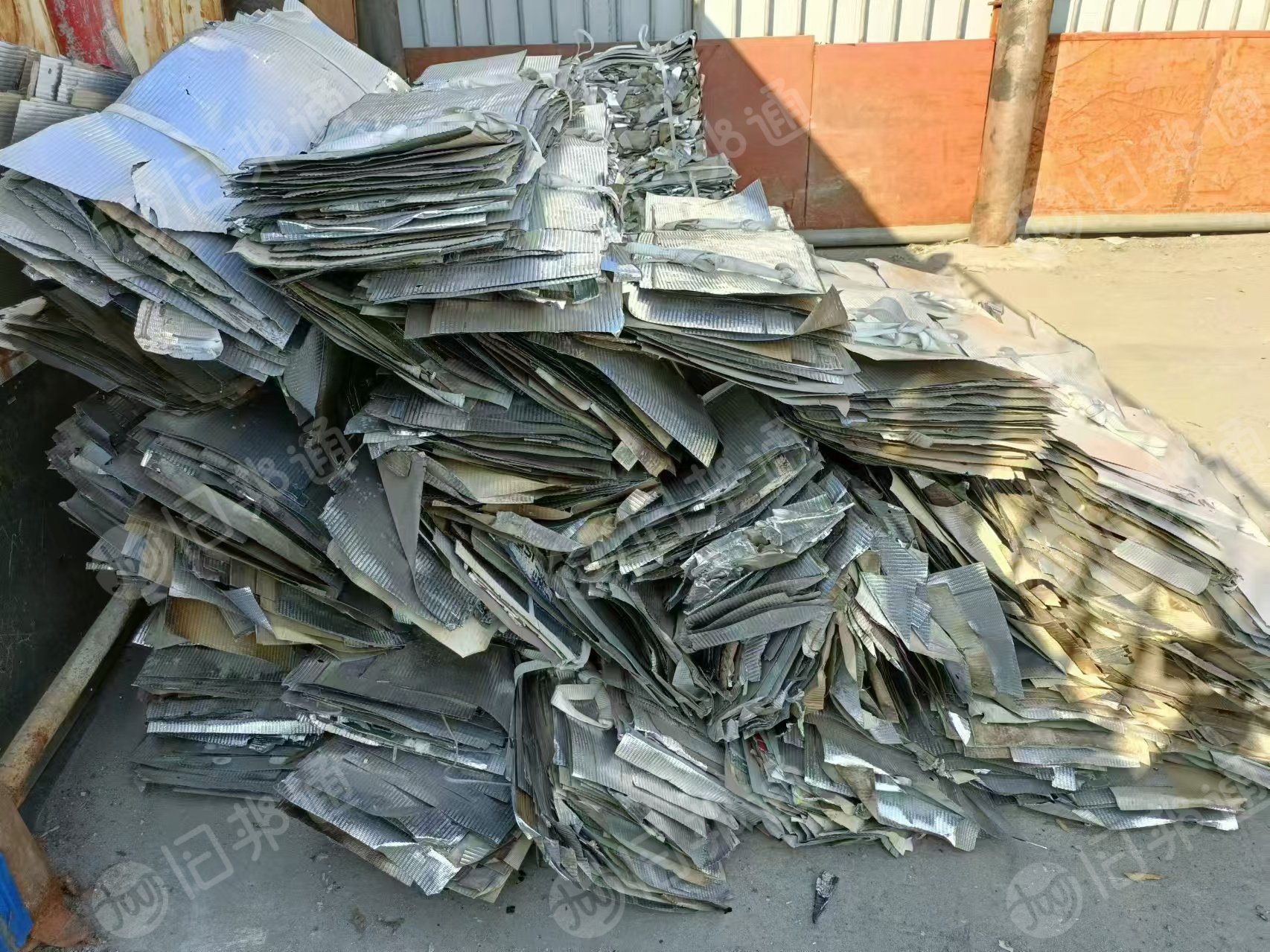 出售铝塑板撕下来的铝皮，现货几十吨