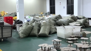 长期出售杂色的锦纶废布，锦氨废布，锦纶含量97左右，现货5吨左右