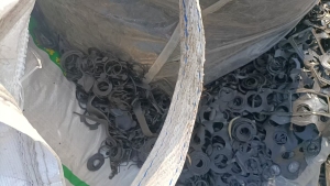 长期出售橡胶废料,橡胶边料,可以炼油,磨粉