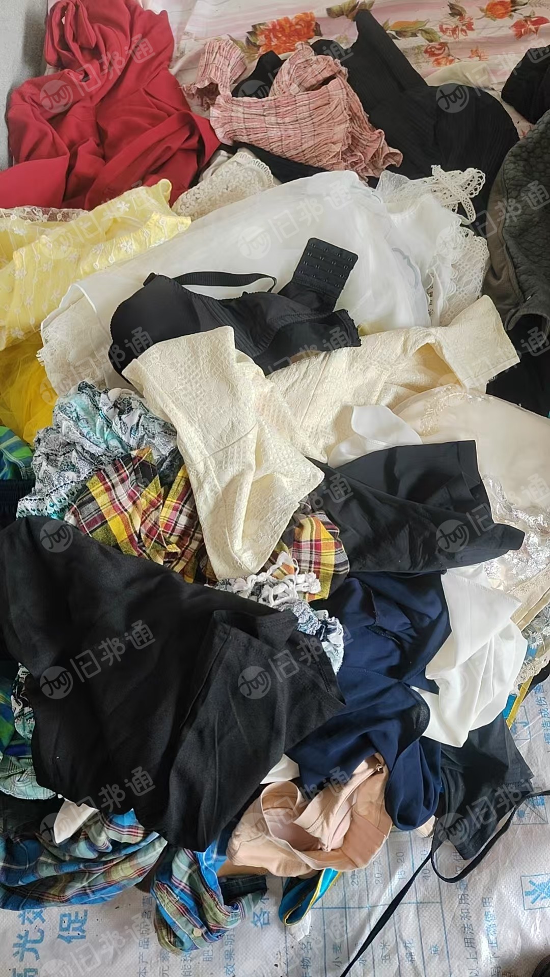 长期大量出售旧衣服分拣货,夏装AB货,冬装统货,通白货,厂在江西吉安
