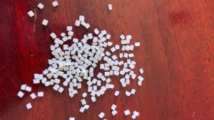 长期出售透明丙颗粒，过100目