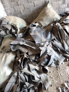 长期出售环保pvc汽车革净料，现货一车