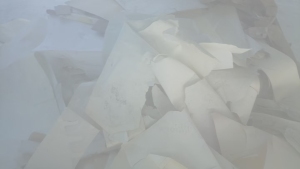 出售带膜皮革纸废料