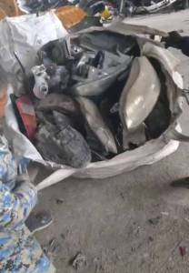 长期出售拆车厂汽车大灯废料