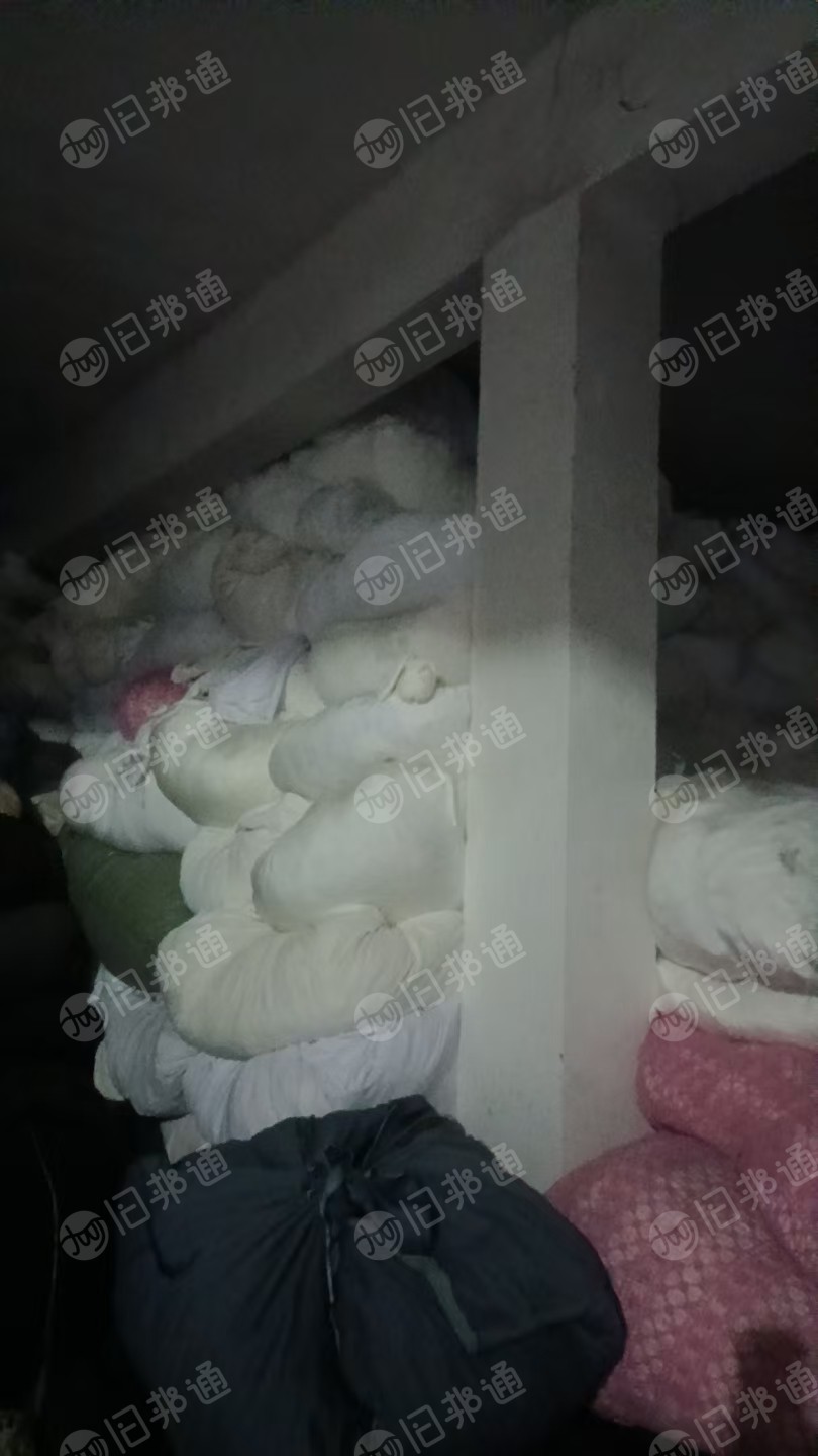 长期出售涤氨废布，涤氨边角料，涤氨开花料，现货十几吨