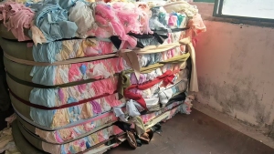 长期出售家纺厂下来的边角料和大块布料，白料，浅料，化料，黑料，遮阳布，都是纯涤纶的，厂在浙江绍兴