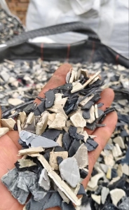 出售PP汽车内饰破碎料，月供两百吨