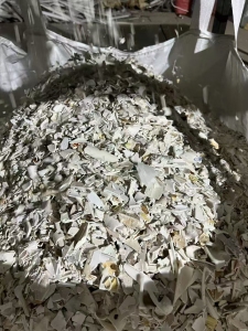 长期出售硬质PVC破碎料