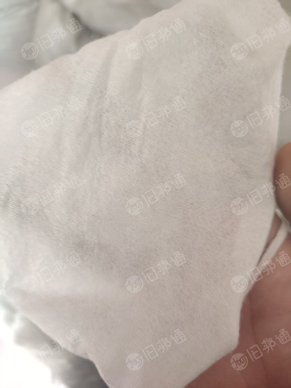 长期出售水刺无纺布下脚料,有涤棉天丝和粘胶材质的,现货6米8一车,货在江苏宿迁