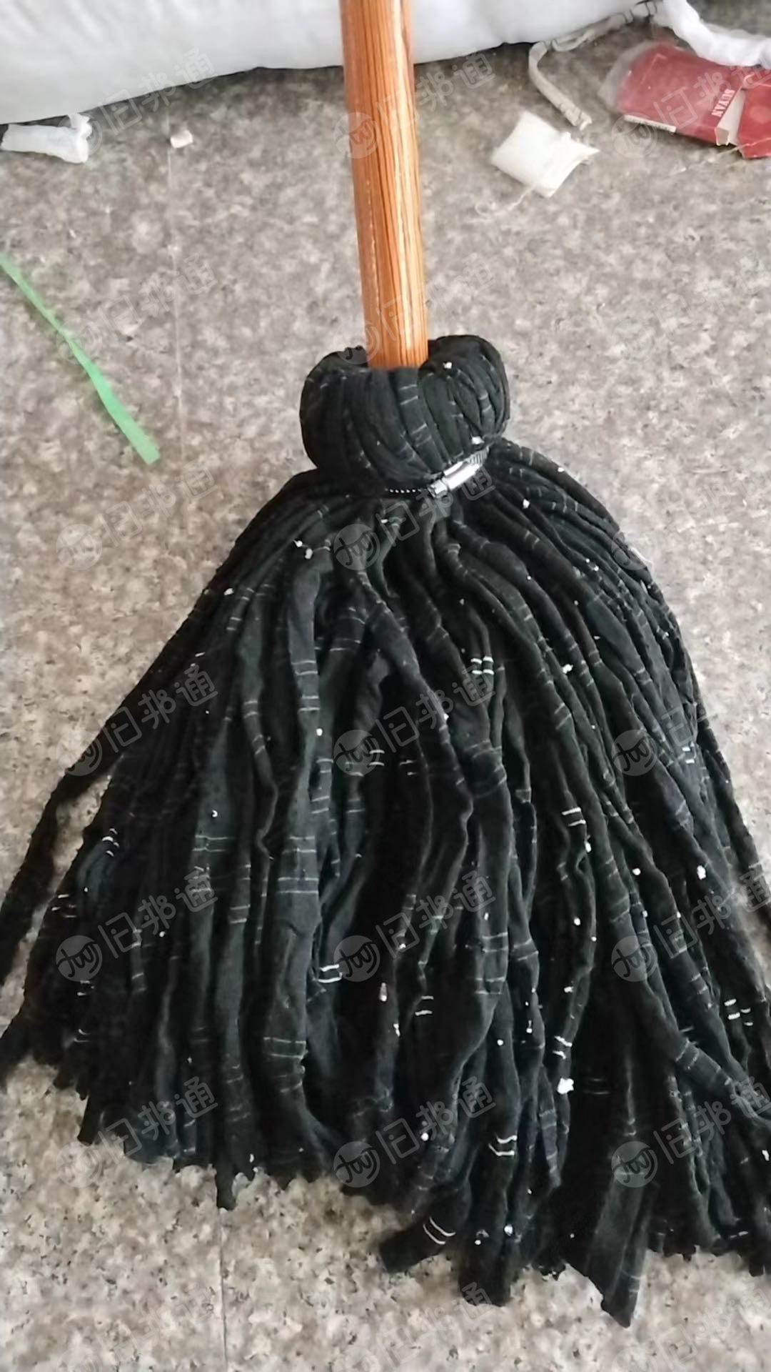 大量回收涤棉的切边条。要白色和黑色的,能做拖把的。