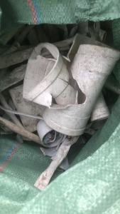 出售工地废塑料，水瓶、管道、涂料桶等混合杂塑料，现货100吨