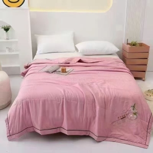 家纺厂厂家长期出售夏被，驱蚊被，正品被子，货在河南许昌