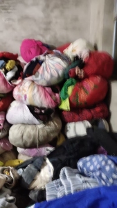 长期出售旧衣服分拣货， 一个月一共57-8吨货，厂在安徽阜阳